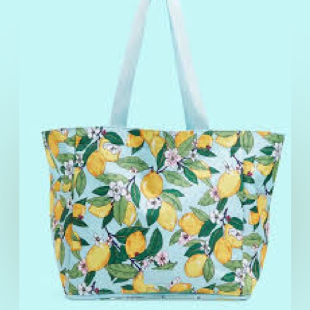 NWT! SHABBY CHIC REUSABLE TOTE/ CARRY BAG. GREEN STRAPS POCKET INSIDE. SPACIOUS!